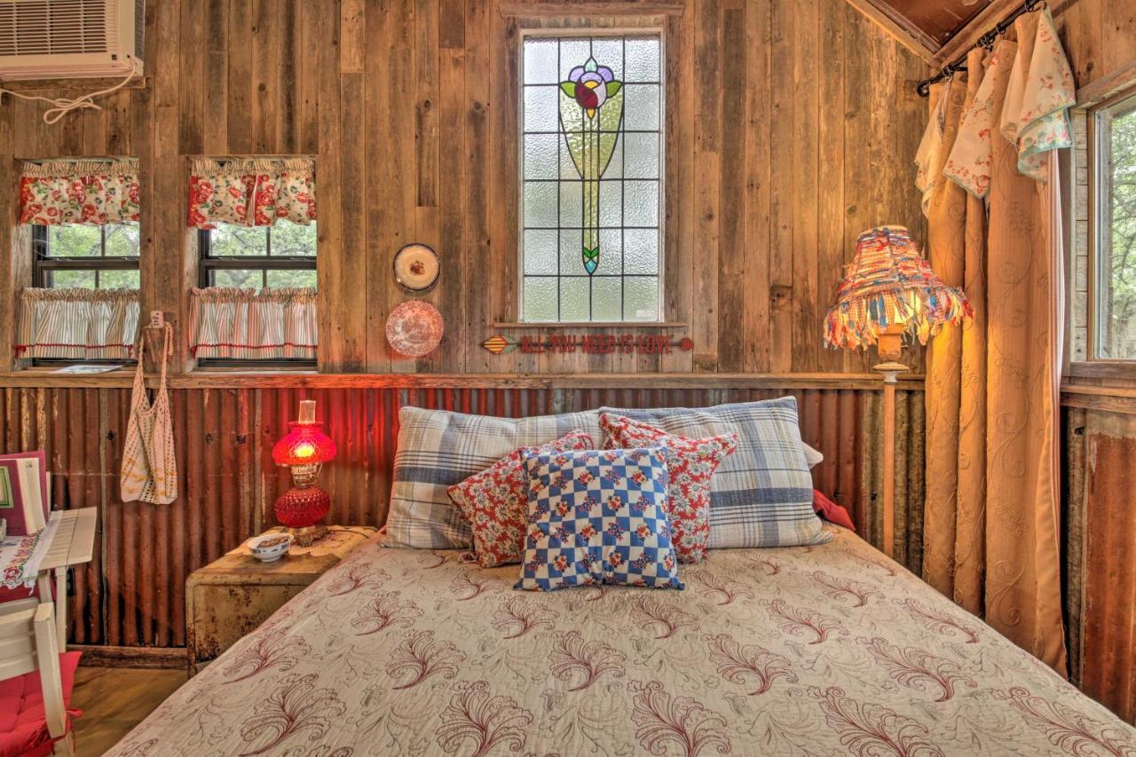 Snuggle Inn Wimberley Cabin With Fire Pit And Deck Экстерьер фото