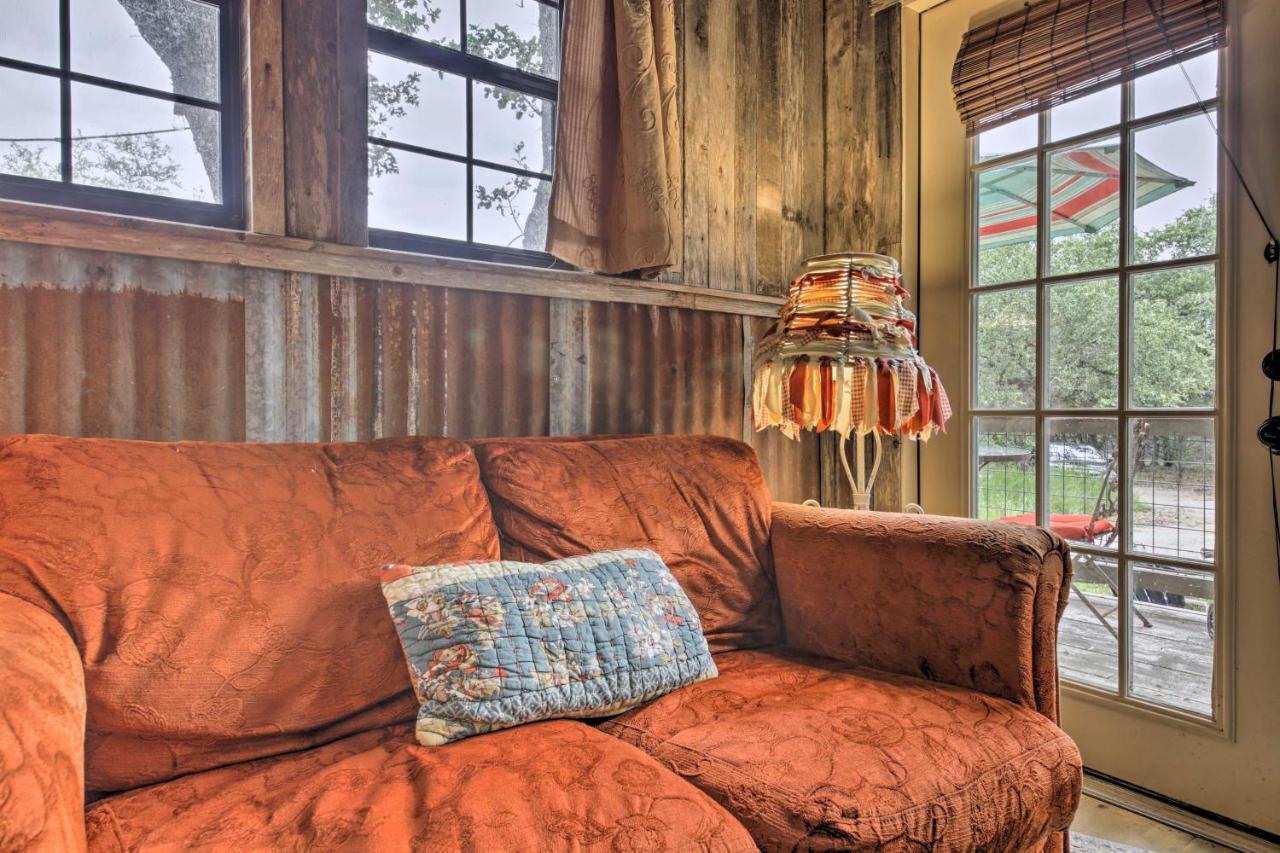 Snuggle Inn Wimberley Cabin With Fire Pit And Deck Экстерьер фото