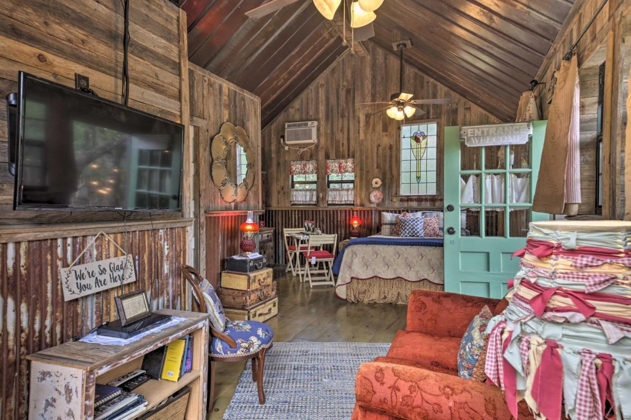 Snuggle Inn Wimberley Cabin With Fire Pit And Deck Экстерьер фото