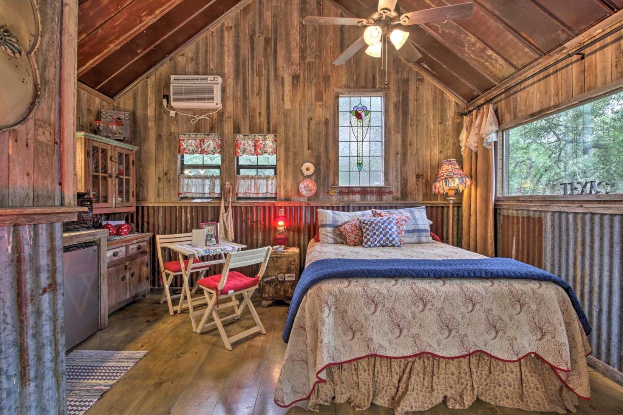 Snuggle Inn Wimberley Cabin With Fire Pit And Deck Экстерьер фото